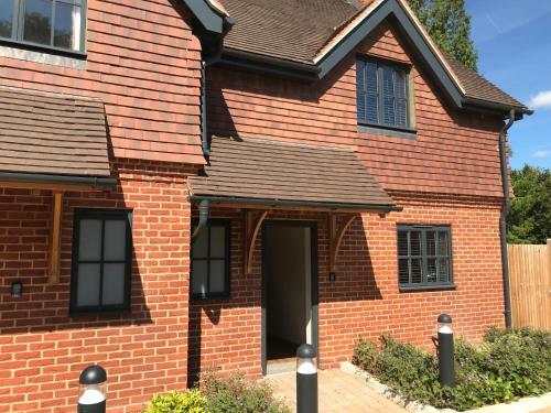 3 Ladymead Mews