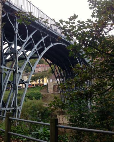 Hostal Bridge View Guest House