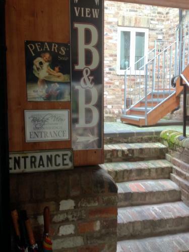 Hostal Bridge View Guest House