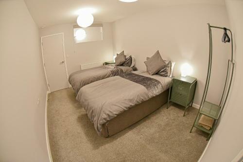 Huge Modern Apartment 2 Bathrooms Sleeps 6