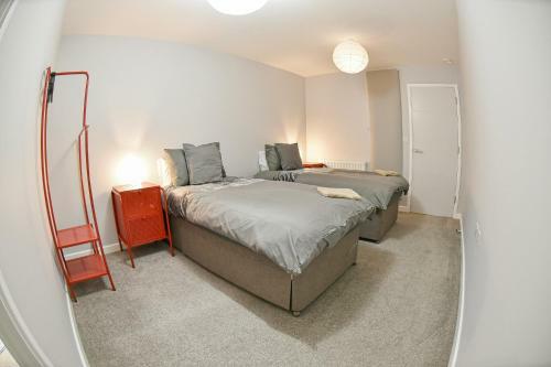 Huge Modern Apartment 2 Bathrooms Sleeps 6