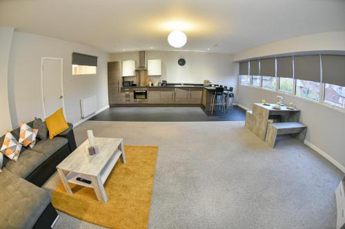 Huge Modern Apartment 2 Bathrooms Sleeps 6