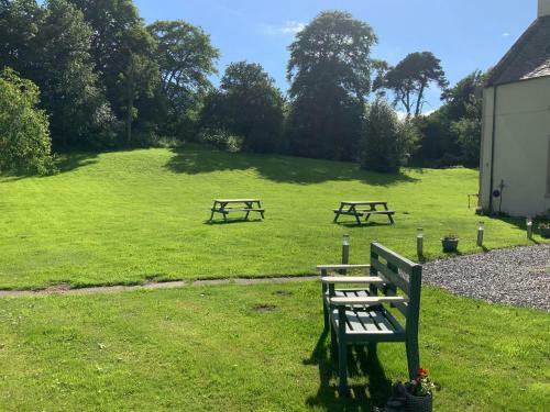 Superb Highland Retreat Close To Loch Ness