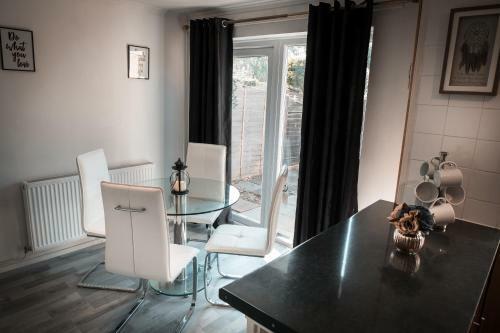 Apartamento Ideal House In Sittingbourne Parking -24-7 Checkin