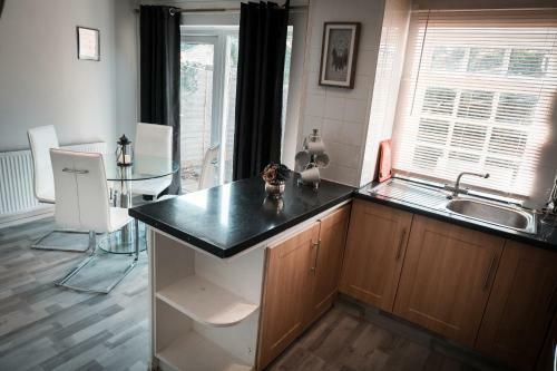 Apartamento Ideal House In Sittingbourne Parking -24-7 Checkin