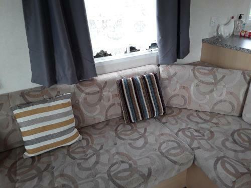 2 Bed Caravan Approx 10 Mins From Beach Suzie 2