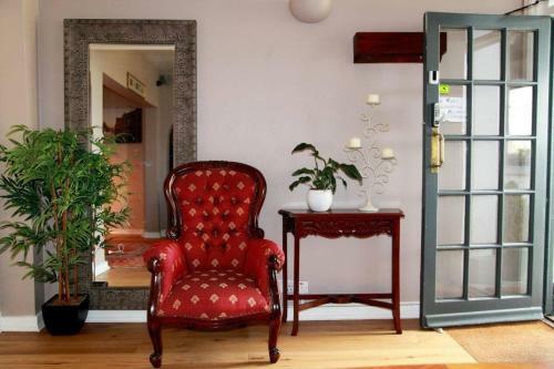 Hampton Court Hotel