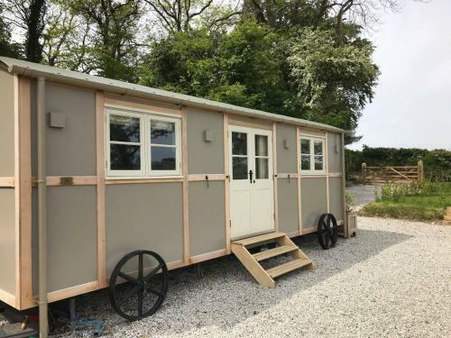 5* Luxury Shepherds Hut