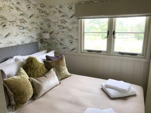 5* Luxury Shepherds Hut