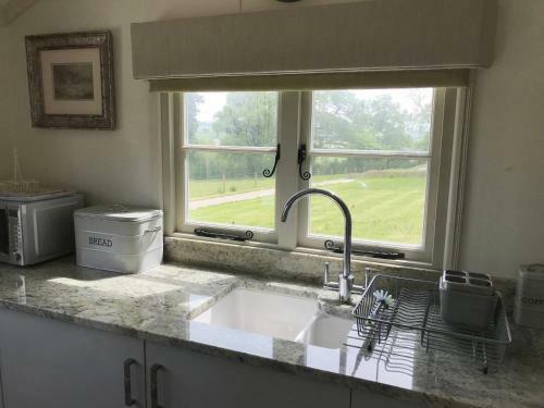 5* Luxury Shepherds Hut