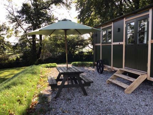 5* Shep Hut With Far Reaching Views Of Devon