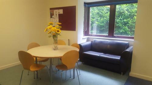 Hotel Oxley Hall-campus Residence
