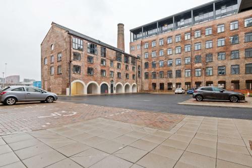 Beautiful 2 Bed 2 Bath Apartment In A Converted Mill