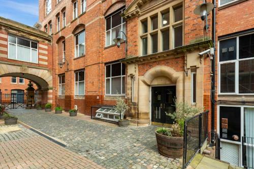 Beautifully Converted City Centre Apartment!