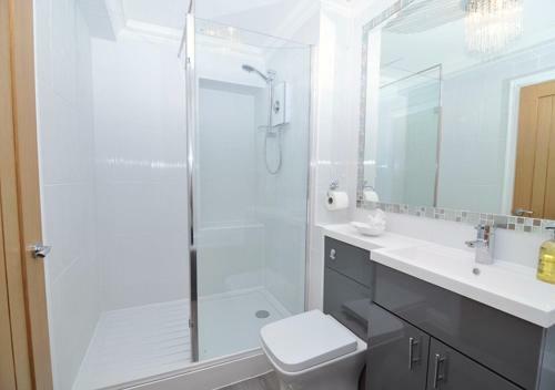 Twenty Three B - 3 Bedroomed Apartment