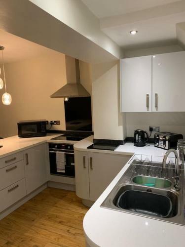 Stylish And Immaculate 2-bed Apartment In Leigh