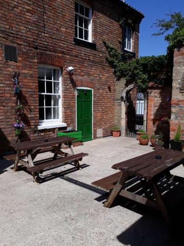 Bed & Breakfast Eds Eat Drink Sleep