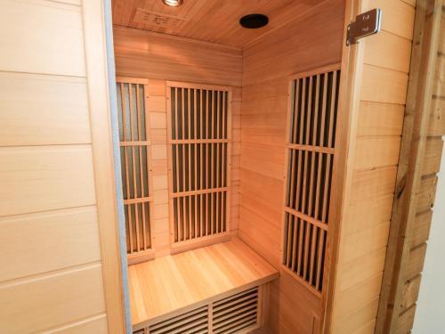2 Meadow Retreat