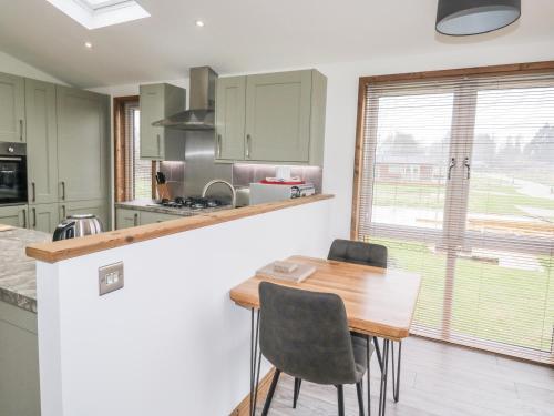 2 Meadow Retreat