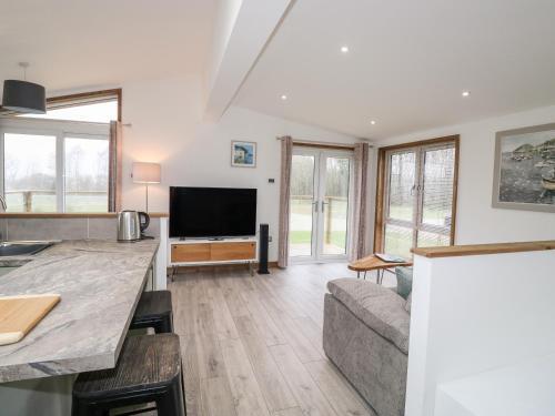 2 Meadow Retreat