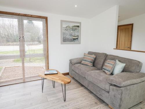 2 Meadow Retreat