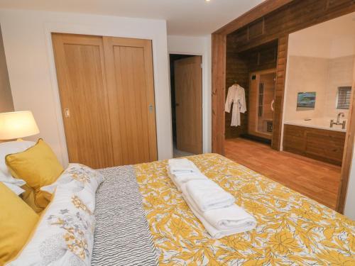 12 Meadow Retreat
