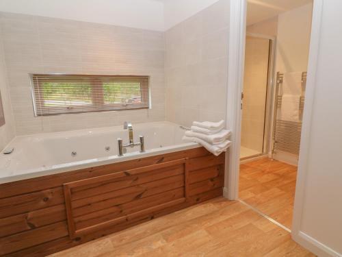 12 Meadow Retreat