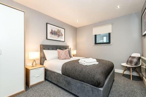 Gorgeous Central 2 Bed Apt - L1's Doorstep