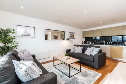 Beautiful Dockfront Apartment