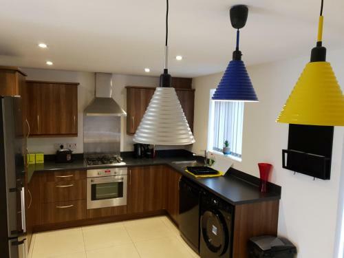 Spacious Contractor House For Large Groups - Private Parking By Liverpool Short Stay
