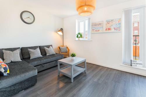 Spacious Contractor House For Large Groups - Private Parking By Liverpool Short Stay
