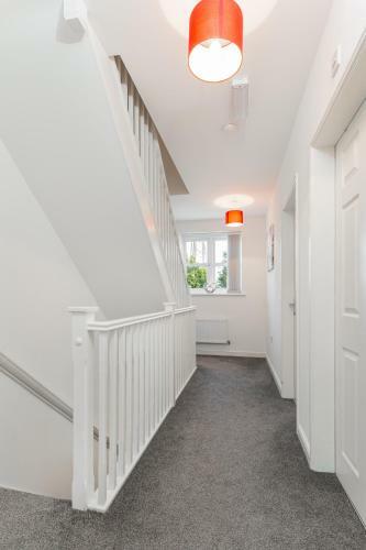 Spacious Contractor House For Large Groups - Private Parking By Liverpool Short Stay