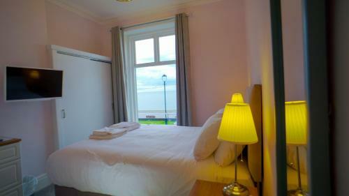 Hostal Carmel House