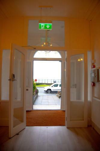 Hostal Carmel House