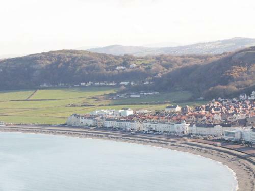 Two Bays And The Orme View Cottage