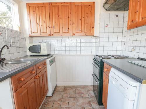 Two Bays And The Orme View Cottage