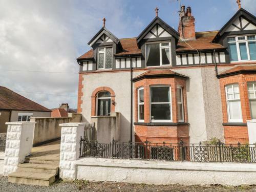 4 Tan Y Bryn Road