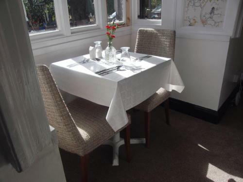 Llanwrtyd Hall B&B Angelis Holistic Retreat