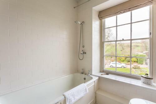 Llyswen Chateau Sleeps 18 With Wifi