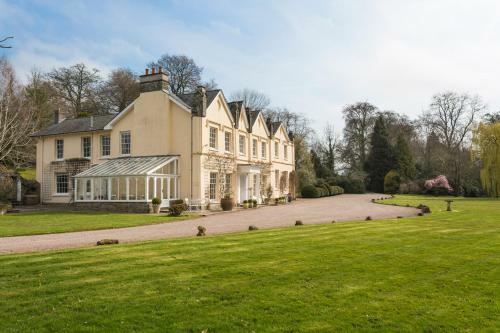 Llyswen Chateau Sleeps 18 With Wifi