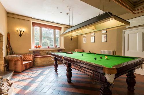 Llyswen Chateau Sleeps 18 With Wifi