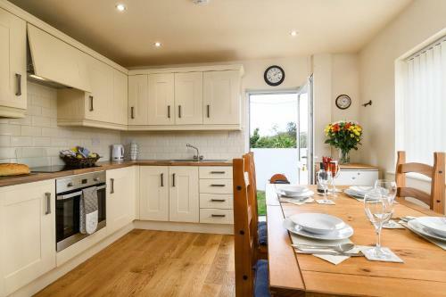 Abersant Cottage - Sleeps 5 With Hot Tub