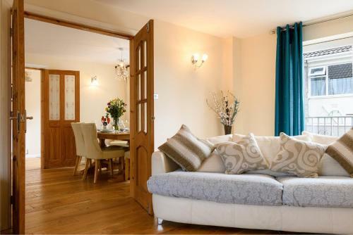Abersant House - Sleeps 6 With Hot Tub