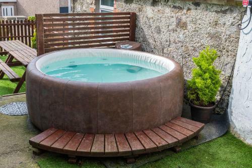 Abersant House - Sleeps 6 With Hot Tub