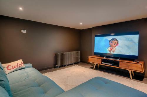 Llangoedmor Villa Sleeps 10
