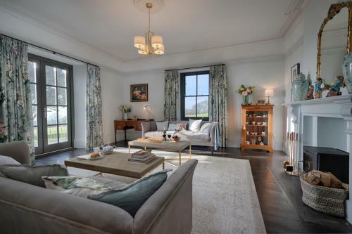 Llangoedmor Villa Sleeps 10