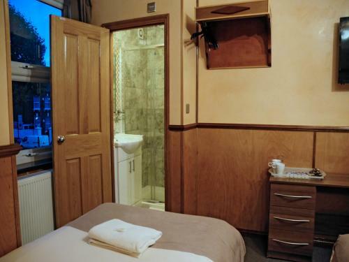 Cricklewood Lodge Hotel