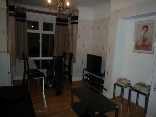 Camborne Avenue Apartment