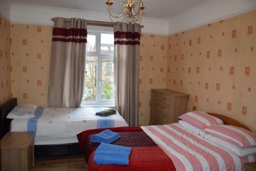 Camborne Avenue Apartment