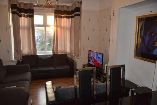 Camborne Avenue Apartment